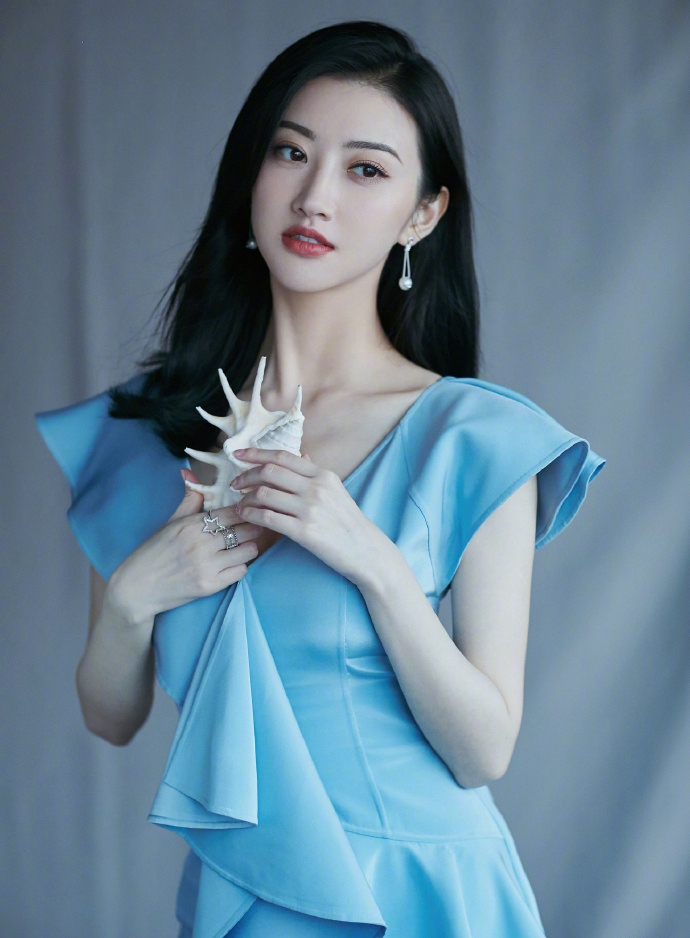 朱逊问:“你最想嫁给谁?”没想到,她说的这个名字让全场哄堂大笑!
